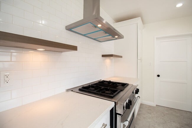 Photo - 17016 Van Ness Ave