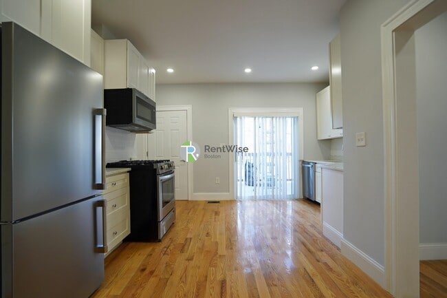 Photo - 374 Oxford St Unit 2