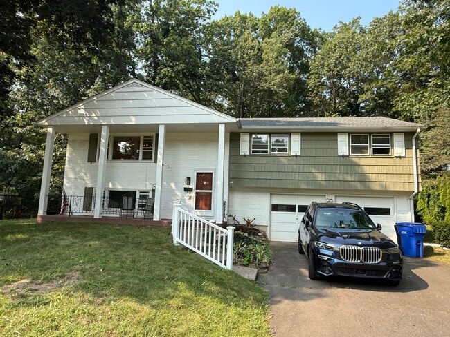 Building Photo - 40 Greenfield Dr Rental