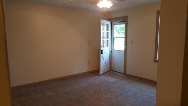 Photo - 273 Oak Dr