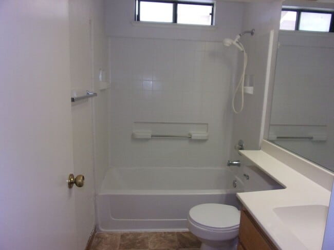 Photo - 832 Morissette Way