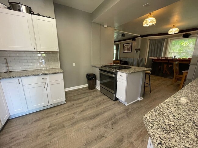 Photo - 9 Bedroom - PRE-LEASING FOR MID-MAY