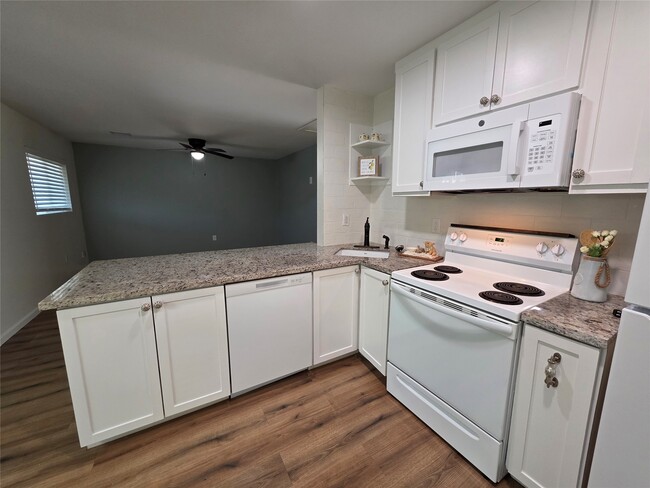 Photo - 5422 Pine Ave