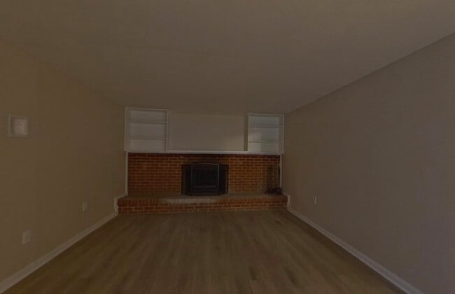 Building Photo - Beautiful Home In Saint Paul St Available Now!