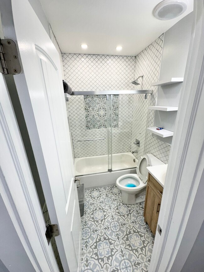 Photo - 216 21st St NE Unit 2