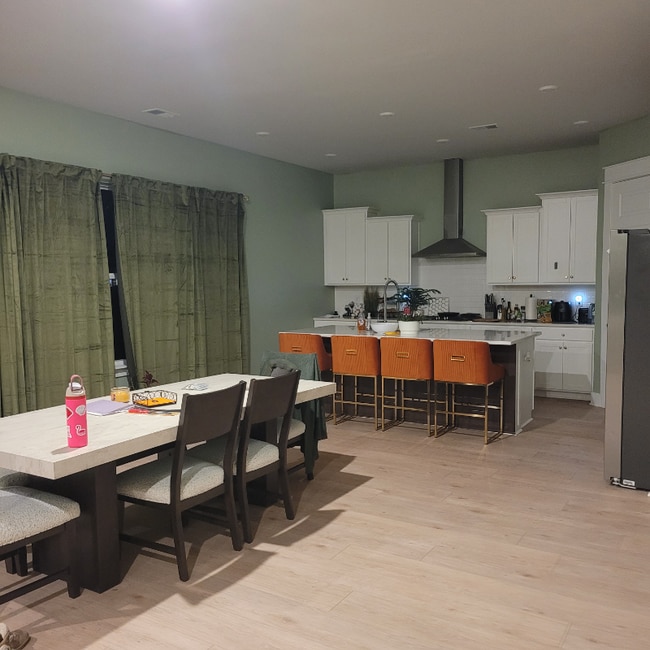 Photo - 201 Denham St