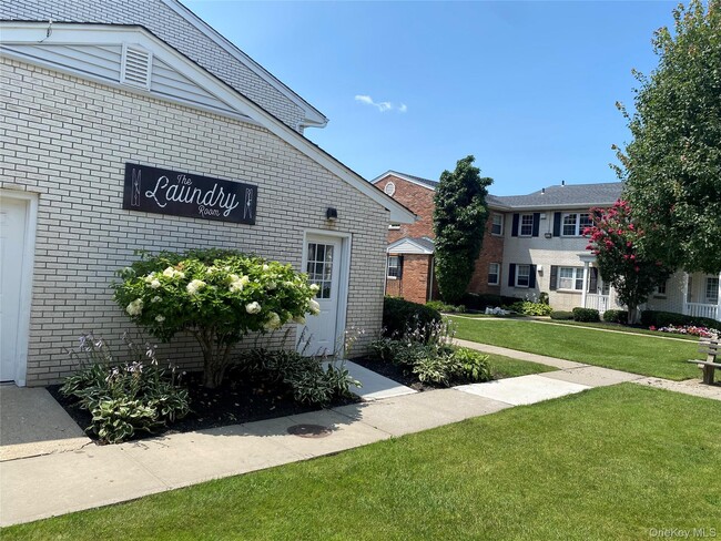 Photo - 336 Kensington Ln