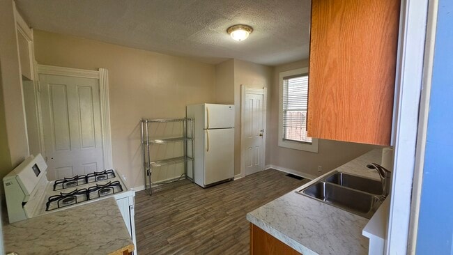 Unit 4 Kitchen - 901 N 8th St