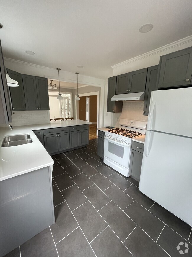 Building Photo - 12 Ledyard St Unit 2 Rental