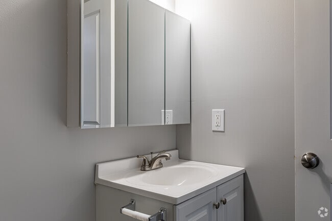 1BR, 1BA - Bathroom - Bristol Meadows