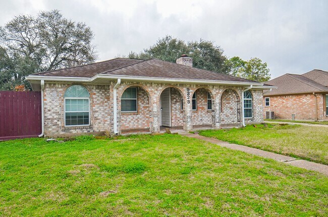 Photo - 9323 Claridge Dr