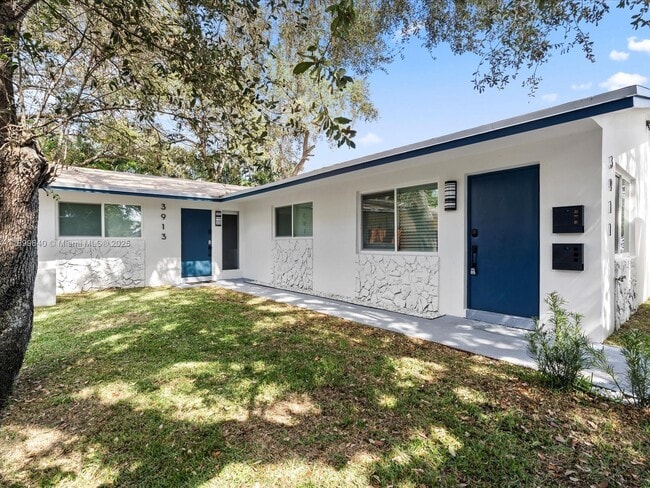 Building Photo - 3911 SW 51st St Unit 2