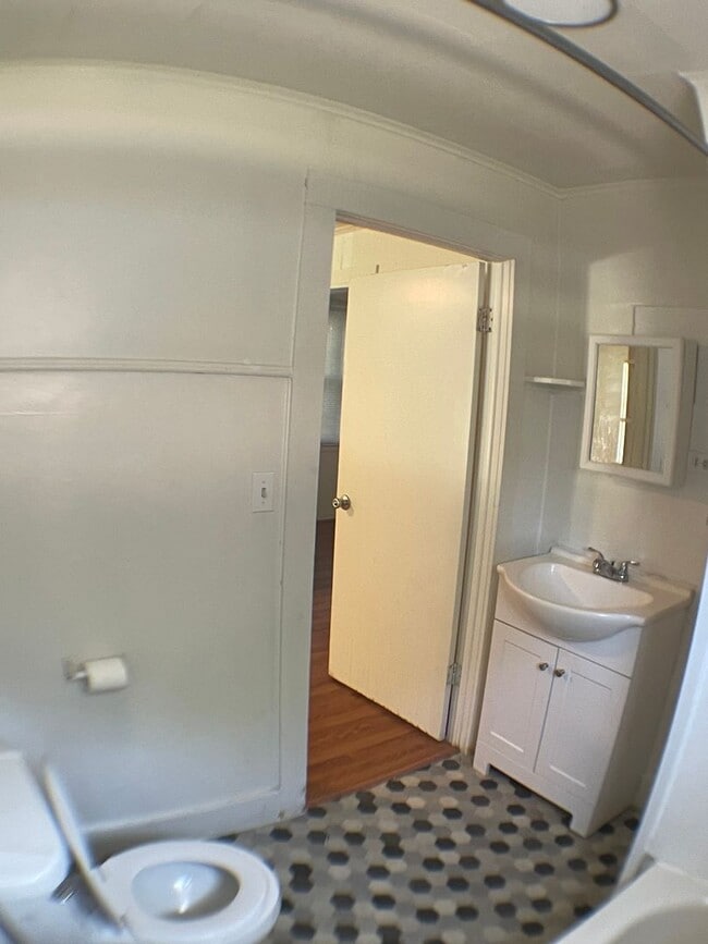 Photo - $550 - 1 Bed/ 1 Bath House in Independence