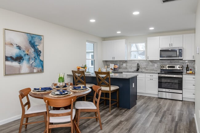 Photo - 318 E Lincoln St Townhome