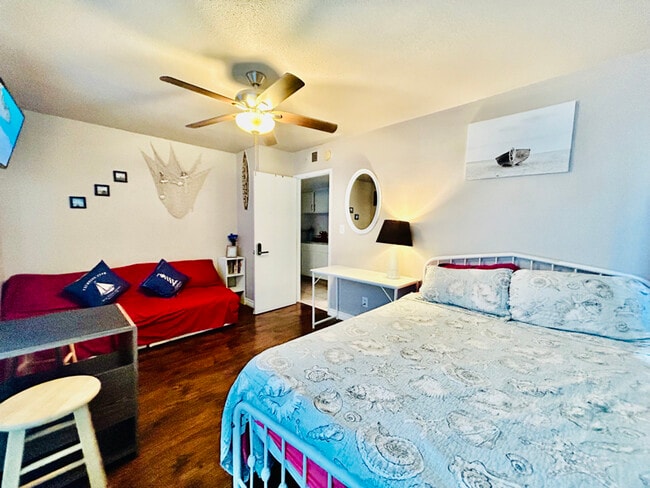 Building Photo - 604 17th St