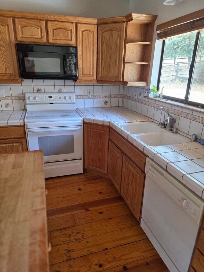 Building Photo - Beautiful 3BR/2BA Bear Valley Springs Home...