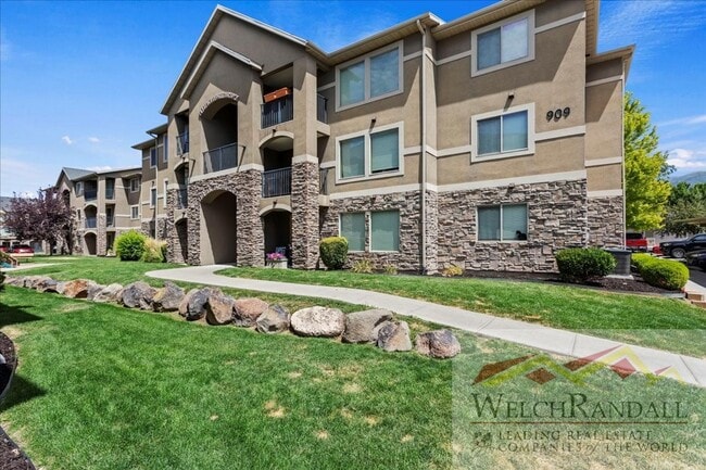 Building Photo - Beautiful 3 Bed 2 Bath Condo in Layton Unit H