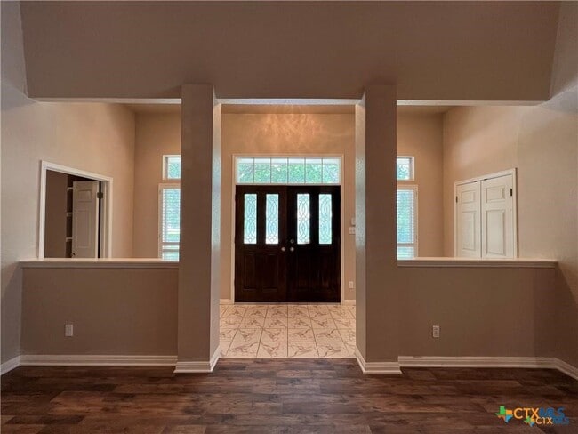 Photo - 742 W San Antonio St