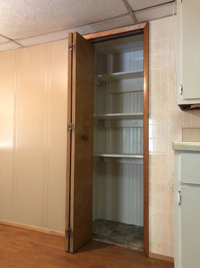 Kitchen Pantry - 914 w walnut st Unit 1