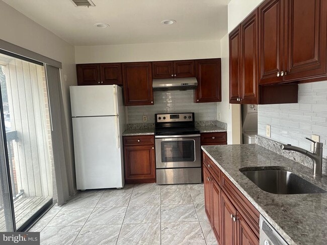 Photo - 32 Dudley Ct