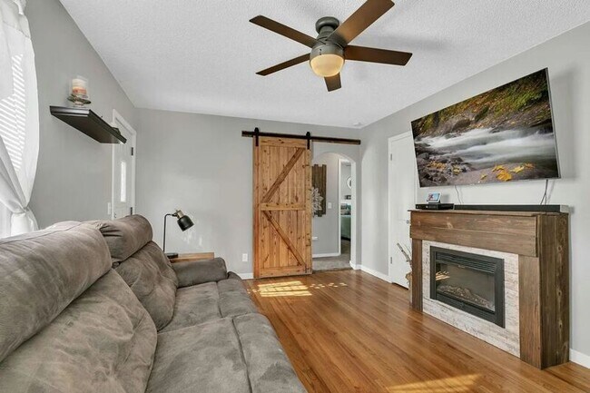 Photo - 401 7th Ave S