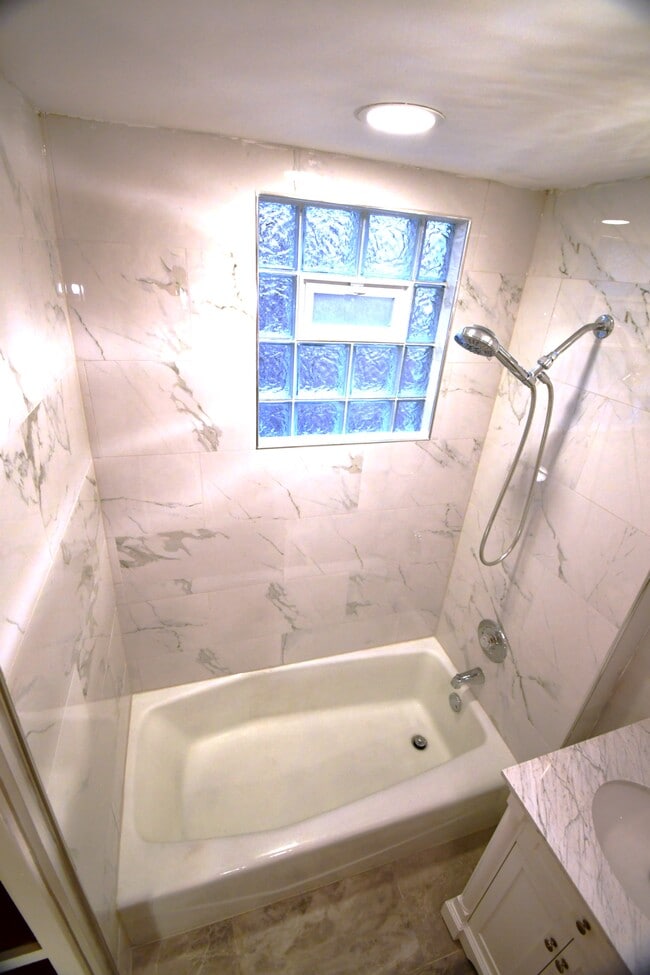 Photo - 1835 W Addison St Unit 1