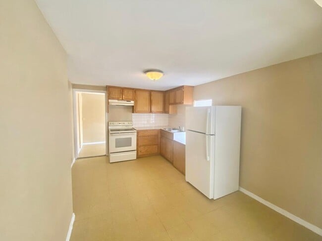 Building Photo - 1925 Ebony Ave Unit 1 Rental