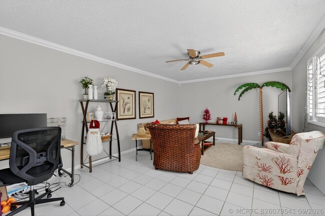 141 E Riverside Dr