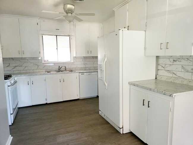 Photo - Beautiful 4 bedroom home AVAILABLE NOW!