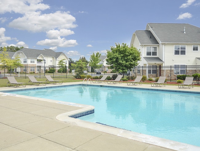Pool Area - Preston Pointe at Brownstown