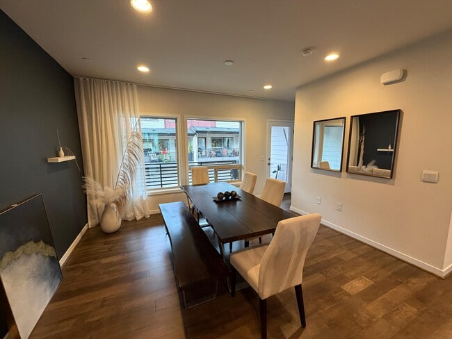 Photo - 540 NE Daisy Walk