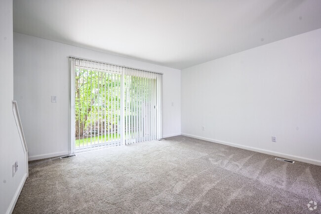 2BR, 1.5BA - 990SF - Living Room