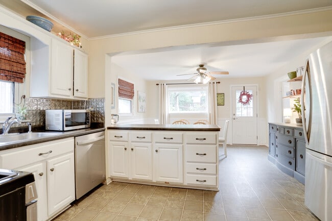 Photo - 5724 Euclid St