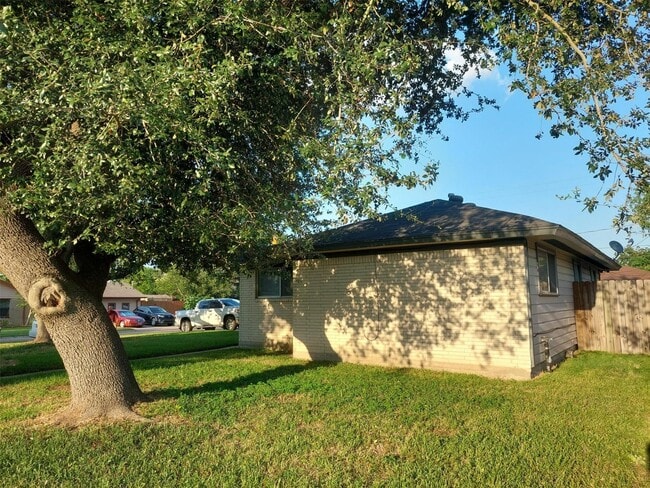 Photo - 1401 Glenmore Dr