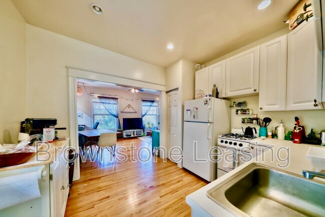 Photo - 1124 Emerson St Unidad #2