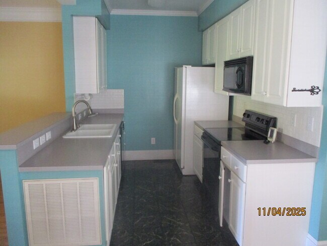 Photo - 75 McCurdy St NW