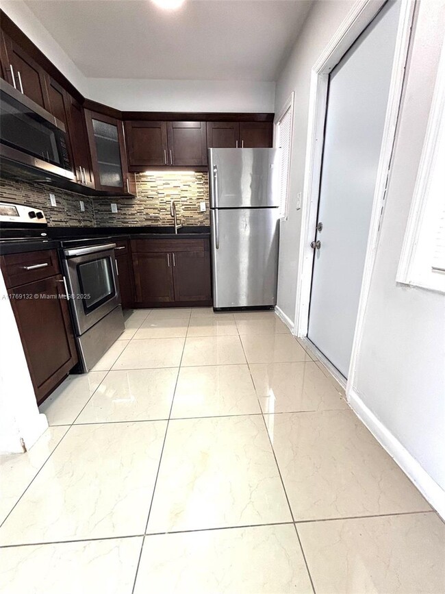 Photo - 2023 Funston St Apartamento Unidad X