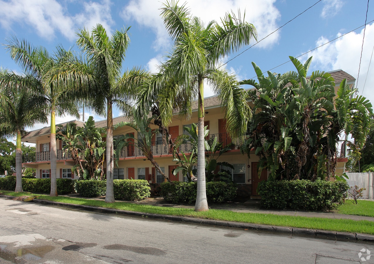 Royal Palm Apartments - Royal Palm Apartments