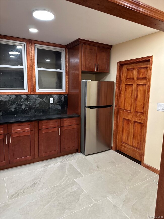 Photo - 9015 Bayview Pl
