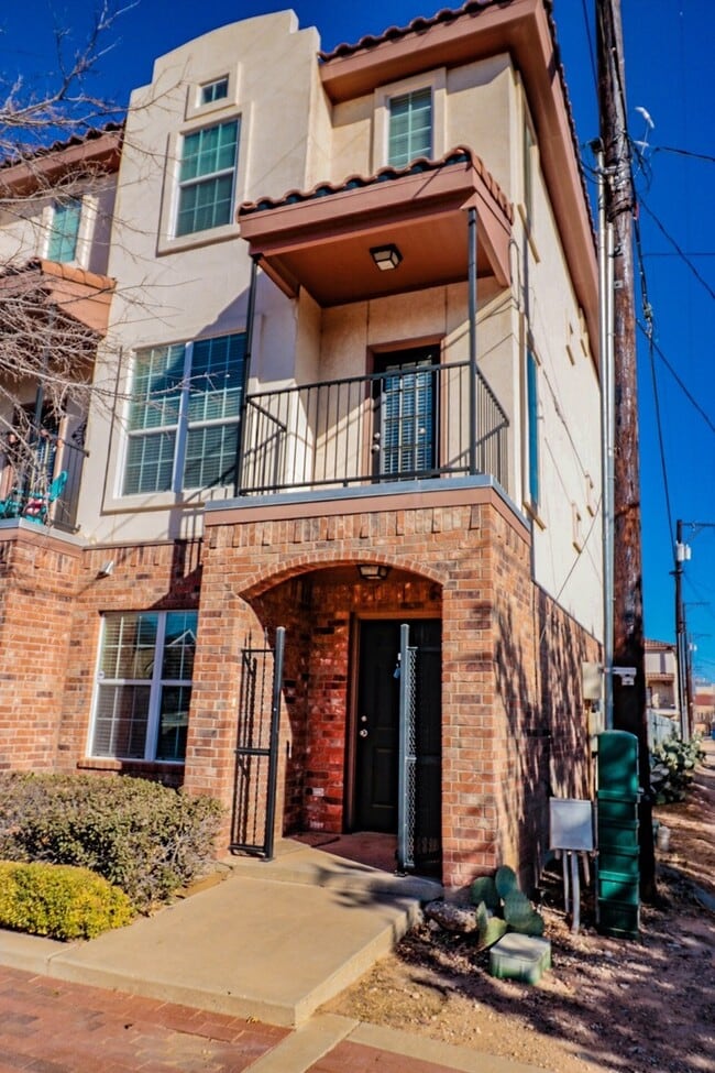 Pre-Leasing 3 bed 3 bath Near Texas Tech! - Pre-Leasing  3 bed 3 bath Near Texas Tech! House