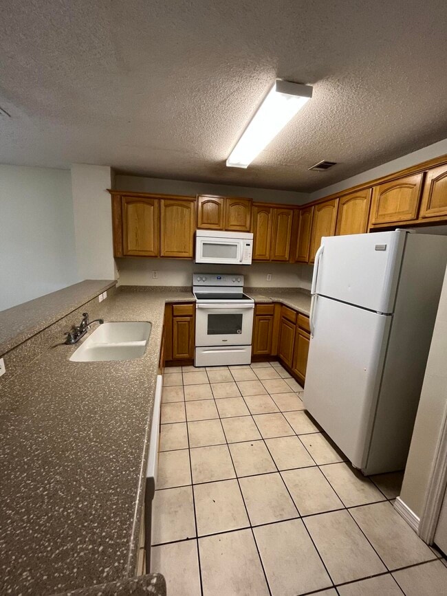 Photo - 204 Johnson Ct