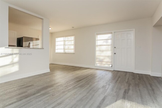 Photo - 1571 NE 44th St