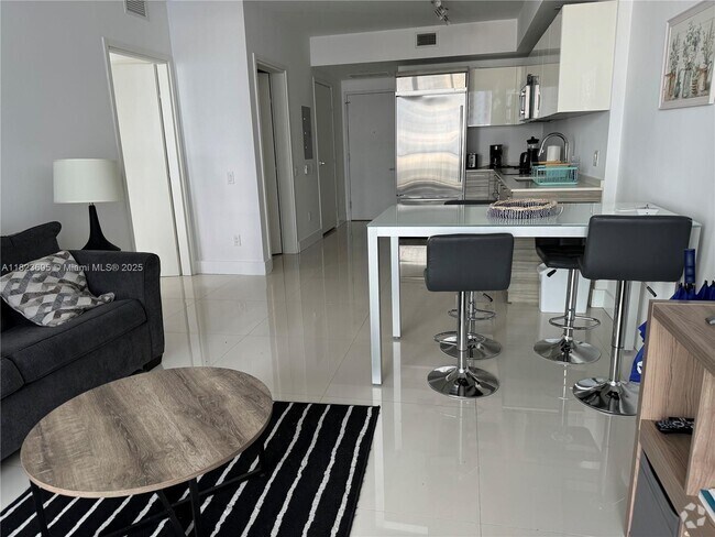 Building Photo - 1300 Brickell Bay Dr Unit 910 Rental