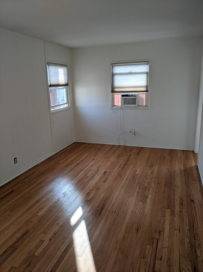 Photo - 1546 Rendall Pl