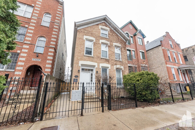 Building Photo - 848 N Wood St Unit 3 Rental