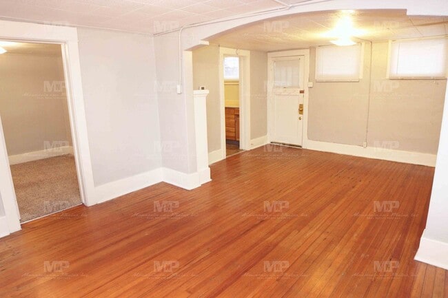 Photo - 216 E Myrtle St