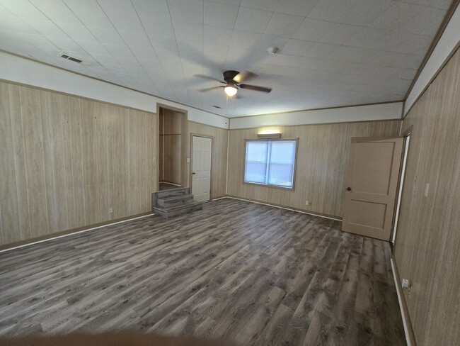 Photo - 5195 Seale Rd