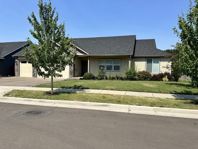 Photo - 823 Riley Dr NE