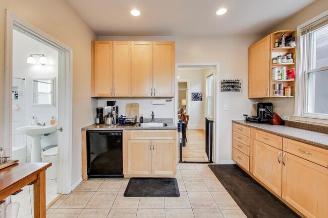 Photo - 1652 W Nelson St Unidad 2