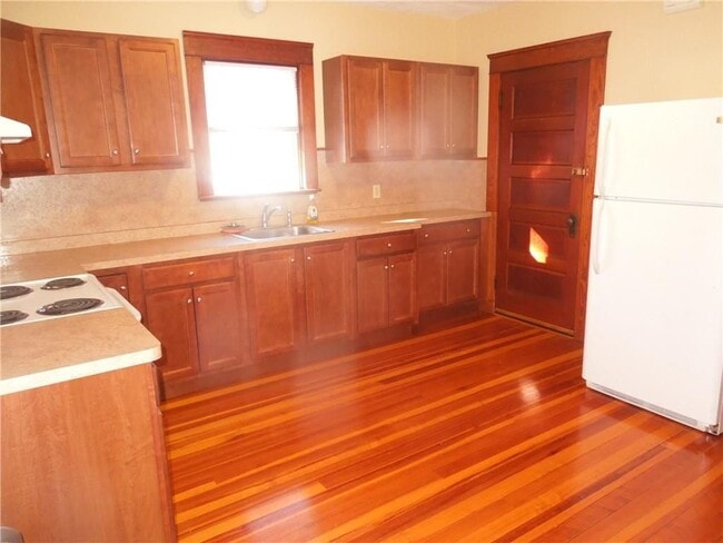 44 Gentian Ave